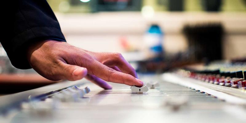 藻井艺术点亮现代生活：大唐建筑智慧在文创照明中的创新传承